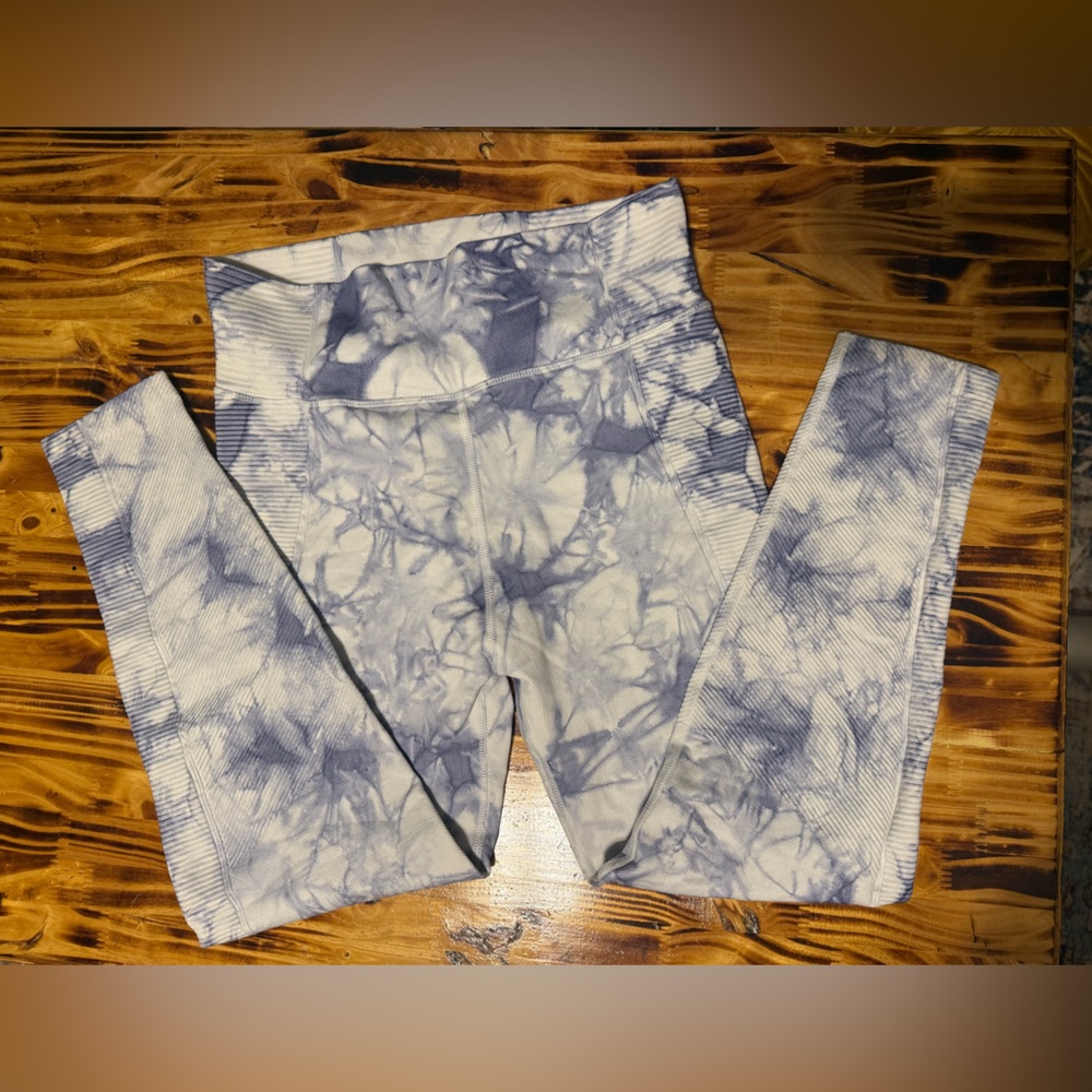 Aerie Offline Leggings in Blue and White Marble